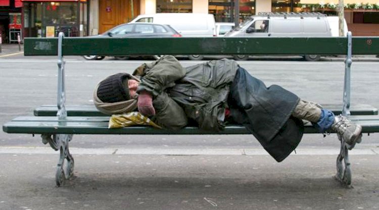 Flaman Bölgesi’nde evsizlik krizi derinleşiyor: 21 bini aştı, gençler ve çocuklar risk altında