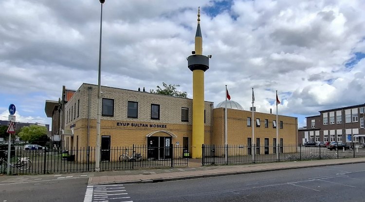 Hollanda Danıştay’dan ezan yasağına ret: “Ayrımcı ve Orantısız”