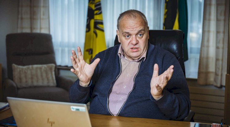 Ninove Belediye Başkanı D’haeseleer’den tepki çeken yasak: “Şehir dergisinde başörtülü fotoğraflara yer yok”