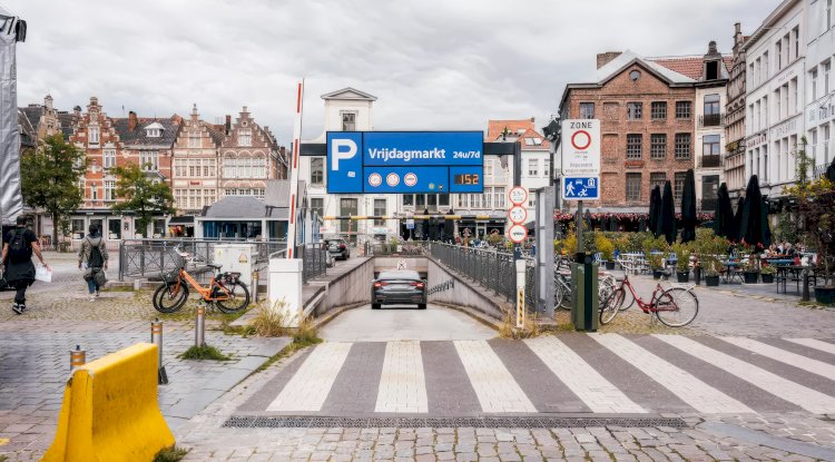 Gent’te park ücretlerine sert zam: Merkez otoparklar ikiye katlanıyor, pazar ücretsiz park dönemi bitiyor