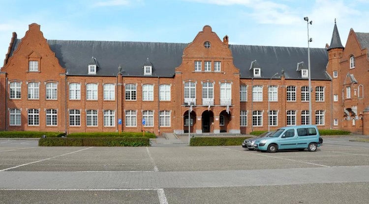 Genk’teki İslami okulun tanınma reddi Anayasa’ya uygun bulundu: Mahkeme Weyts’in güvenlik gerekçesini onayladı