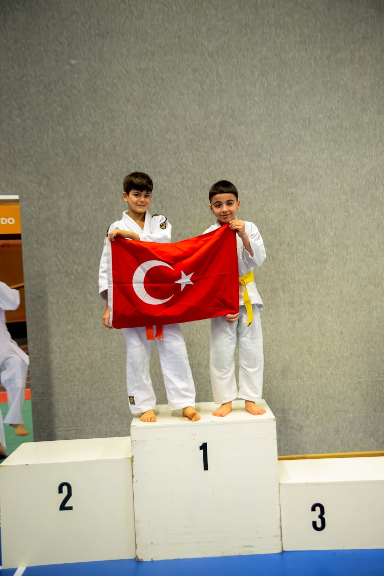 Minik judocu Abdülhakim Yağar Hollanda’da altın fırtınası estirdi: 4 ippon’la Markelo’yu fethetti