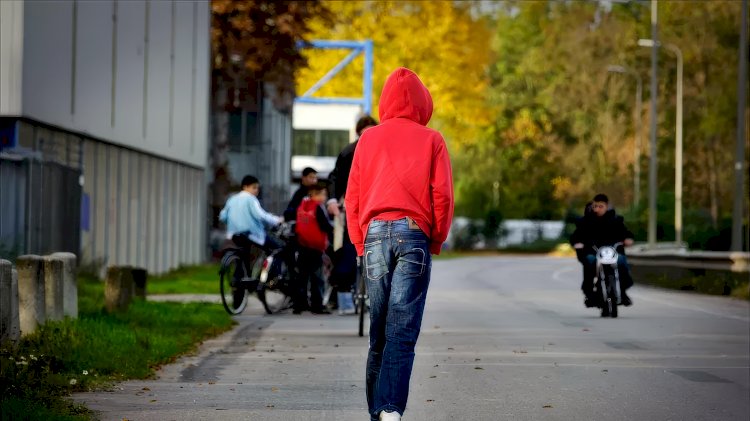 Limburg’da gençlere yönelik ceza yaşı 14’e düştü: Belediyeler asayiş sorunlarına sertleşiyor