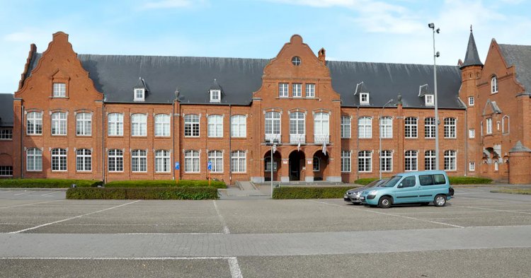 Genk’teki İslami okulun tanınma reddi Anayasa’ya uygun bulundu: Mahkeme Weyts’in güvenlik gerekçesini onayladı