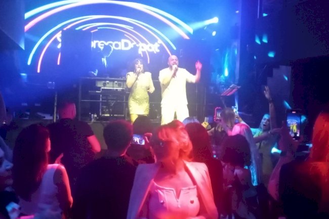 Brüksel’de Reyhan Karaca Konseri    Brüksel’de 90’lar Rüzgârı Esti