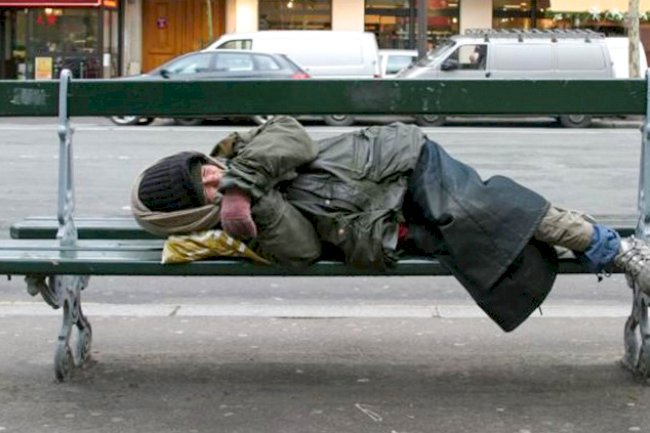 Flaman Bölgesi’nde evsizlik krizi derinleşiyor: 21 bini aştı, gençler ve çocuklar risk altında