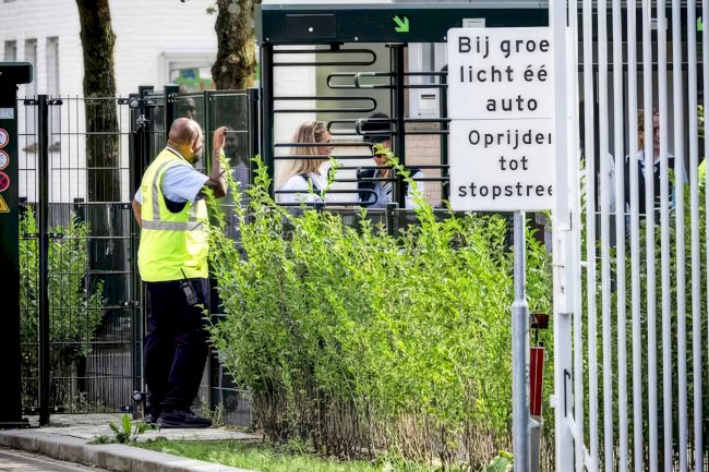 Hollanda’da kaçak göçmen operasyonu Cezayirli ve Faslı 640 kişi ülkesine döndü