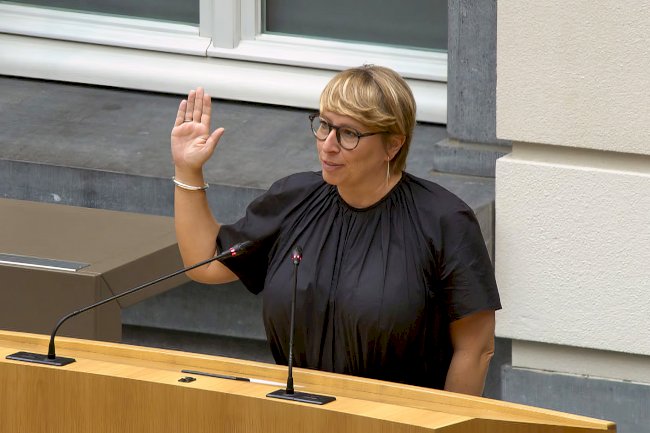 Gençleri zararlı içeriklerden koruma çağrısı: Bakan Gennez ve Gezinsbond’dan sosyal medyaya sıkı düzenleme talebi