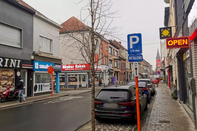 Gent esnafı Ramazan ayında yol çalışmalarına tepkili: "En yoğun dönemimiz"