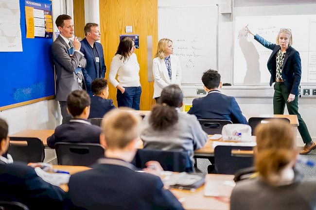 Zuhal Demir’den İngiltere’deki en katı okula ziyaret: 'Daha fazla düzen ve yapıya ihtiyacımız var'