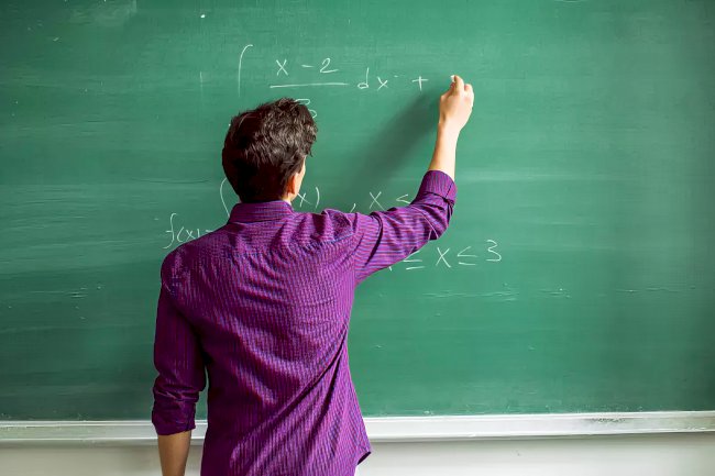 Demir, okullarda öğretmenlere yönelik şiddet için bildirim noktası kuruyor ve sıfır tolerans politikası uyguluyor