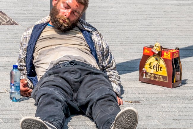 Ixelles’te gürültüye karşı önlem: Kasteleinsplein’da gece alkol yasağı