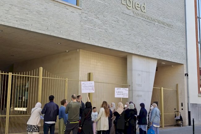 Molenbeek'te okul krizi: Veli protestoları, uzaklaştırmalar ve tartışmalı yönetim kararları