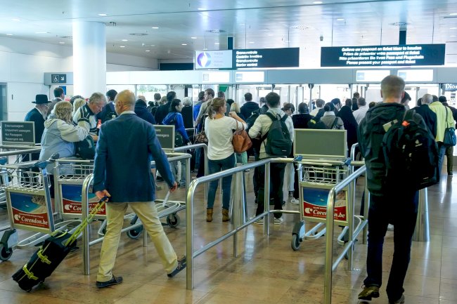 Zaventem Havalimanı’nda kuyruk krizi: Bakan Quintin daha kısa bekleme süreleri talep ediyor