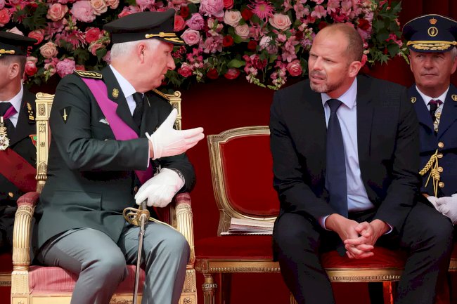 Savunma Bakanı Francken, 21 Temmuz’da “Yaşasın Belçika” demeyi reddetti, siyasi krize yol açtı