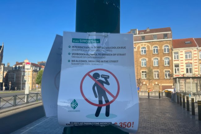 Koekelberg’de Simonis çevresinde alkol yasağı: Yaz boyunca sokakta içkiye ağır ceza