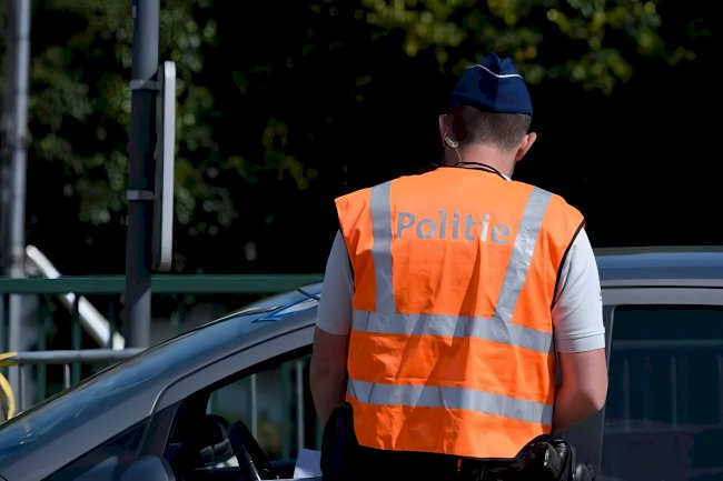 Belçika’da trafikte tehlikeli yanlış algı: “Sinyal vermek öncelik hakkı tanımaz”