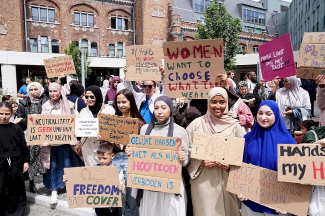 Belçika'da başörtüsü yasağına gençlikten sert tepki: CD&V ve Vooruit Gençlik Kolları "Aynı hataları tekrarlamayın" dedi