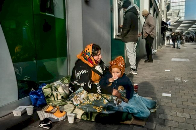 Sokakta kalan dört aileden Bakan’a suç duyurusu : “Mahkeme kararını yok sayıyor”