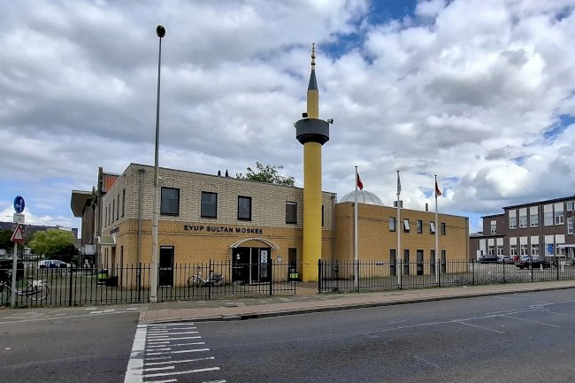 Hollanda Danıştay’dan ezan yasağına ret: “Ayrımcı ve Orantısız”