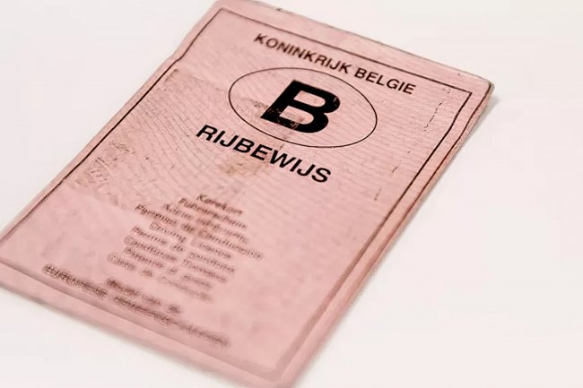 Belçika, tarihi pembe kağıt ehliyetlere 2033’te veda ediyor