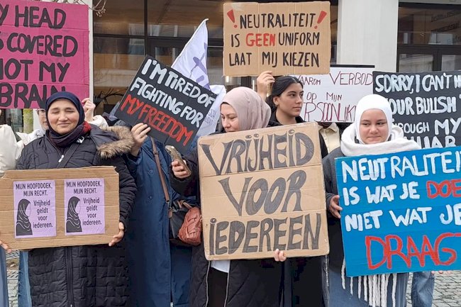 Doğu Flandre’de Başörtüsü Yasağına Öğrenci Direnişi: 6 Kız Öğrenci Danıştay’a Başvurdu