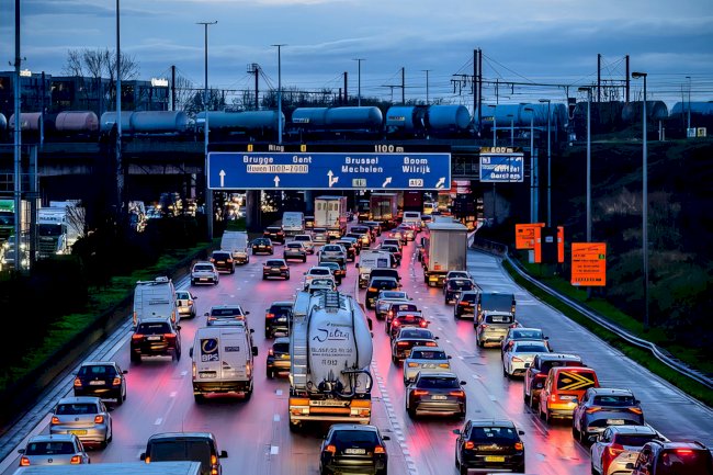 Brüksel-Anvers yolunda trafik uyarısı