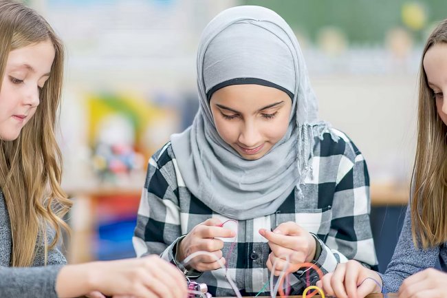Avusturya’da başörtüsü yasağı yürürlüğe giriyor: Öğretmenlere sorumluluk, okullara sınırlı destek