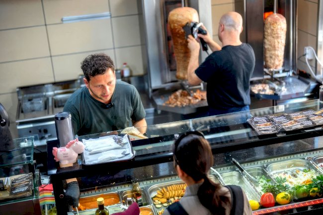 Alman Ordusu Yeni Askerleri Kebab Kutularıyla Arıyor