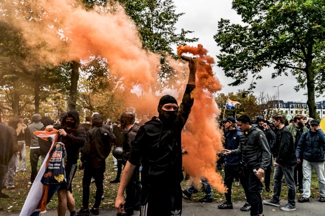 Den Haag’da aşırı sağcı gösteri savaş alanına döndü: Polis saldırıya uğradı, yürüyüş yasaklandı