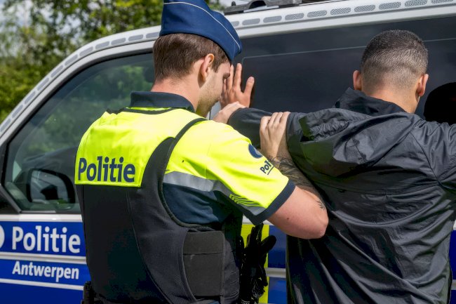 Antwerp polisinden tartışmalı uygulama: Kayıtlı kişiler 12 saate kadar gözaltına alınabilecek