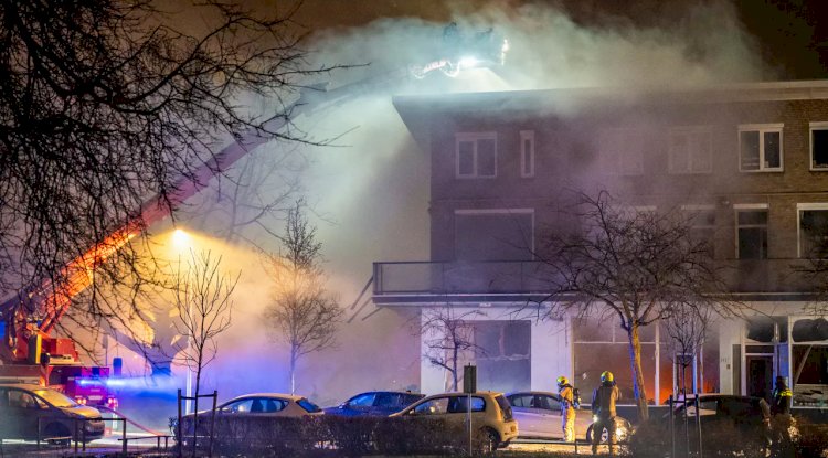 Lahey'de şiddetli patlama: 3 katlı apartman yerle bir oldu, 4 yaralı hastaneye kaldırıldı