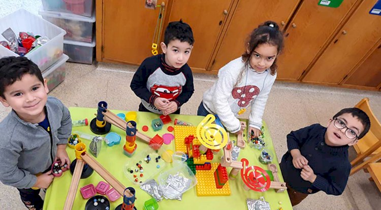 Her altı okul öncesi öğrenciden biri birinci sınıf için yeterli Hollandaca konuşamıyor