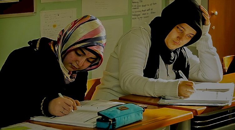 Doğu Flandre'de başörtüsü yasağı onaylandı: Tepkiler büyüyor