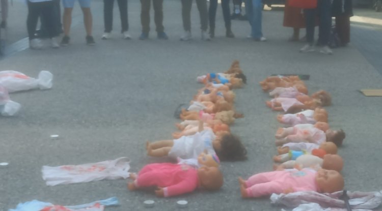 Çocukları Katlediyorlar