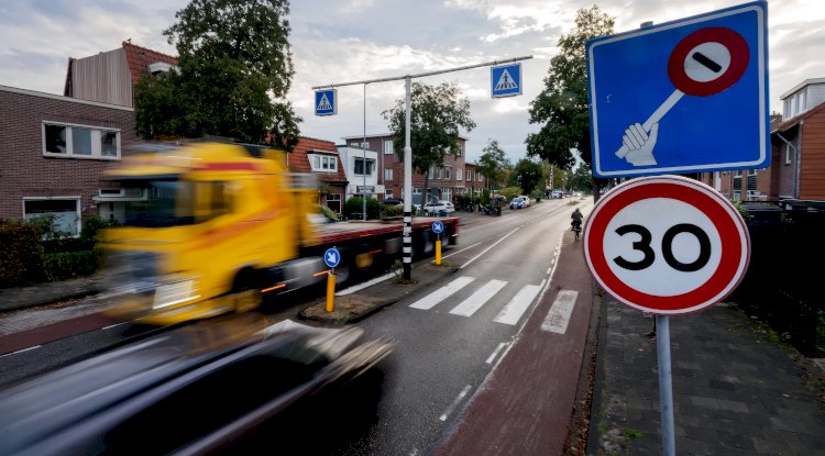 Hollanda şehirlerinde yeni dönem: 30 km/s hız sınırı yaygınlaşıyor, radarlar henüz sessiz