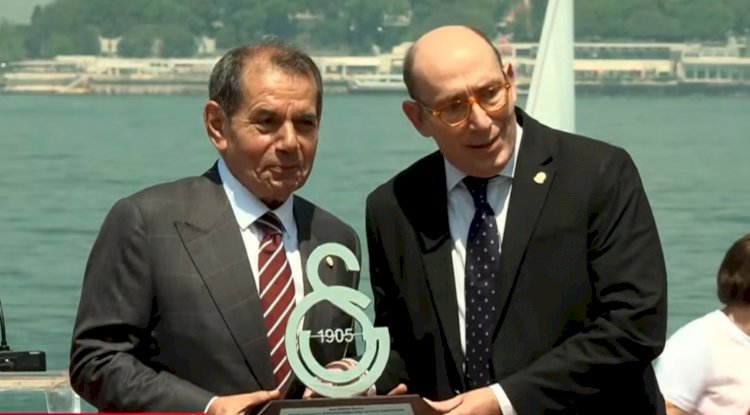 Galatasaray kulübüne  Yelken Şubesine Tekne Hediye Edildi.