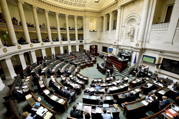 Brüksel Parlamentosu hükümet olmadan yoluna devam ediyor: Maaşlarda kesinti reddedildi