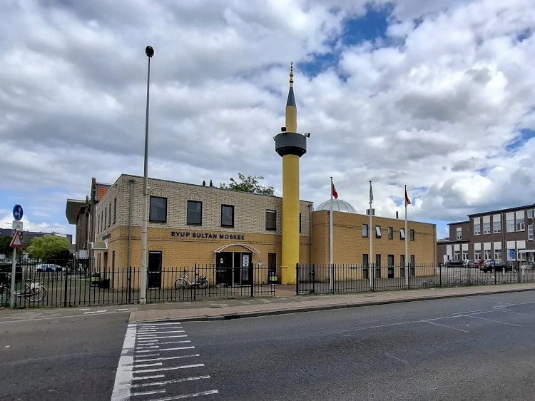 Hollanda Danıştay’dan ezan yasağına ret: “Ayrımcı ve Orantısız”