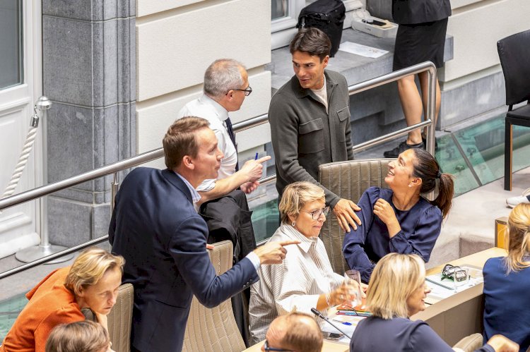 Flaman bakanlar, kaldırıldığı açıklanan “ev işleri primi”ni almaya devam ediyor