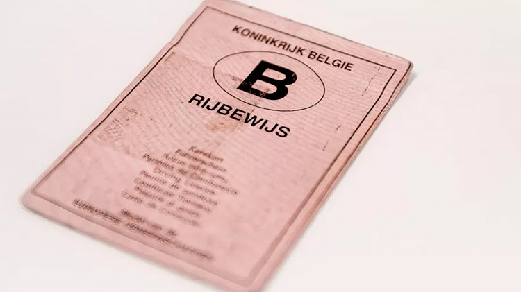 Belçika, tarihi pembe kağıt ehliyetlere 2033’te veda ediyor