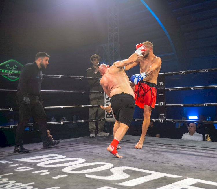 Koersel’de nefes kesen kick boks gecesi: Dünya kemeri için iki Türk sporcu ringde karşılaştı