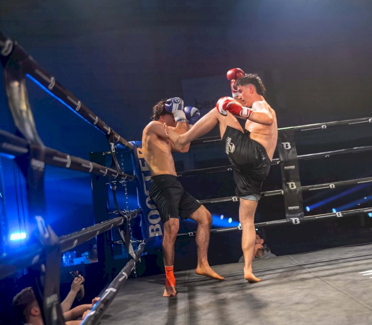 Koersel’de nefes kesen kick boks gecesi: Dünya kemeri için iki Türk sporcu ringde karşılaştı