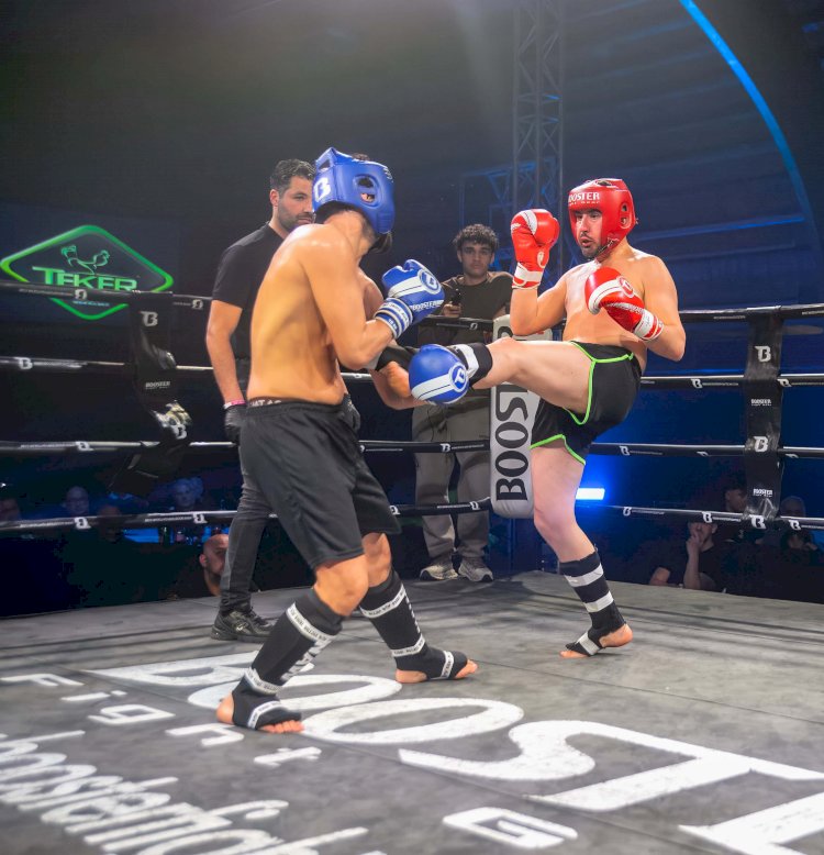 Koersel’de nefes kesen kick boks gecesi: Dünya kemeri için iki Türk sporcu ringde karşılaştı