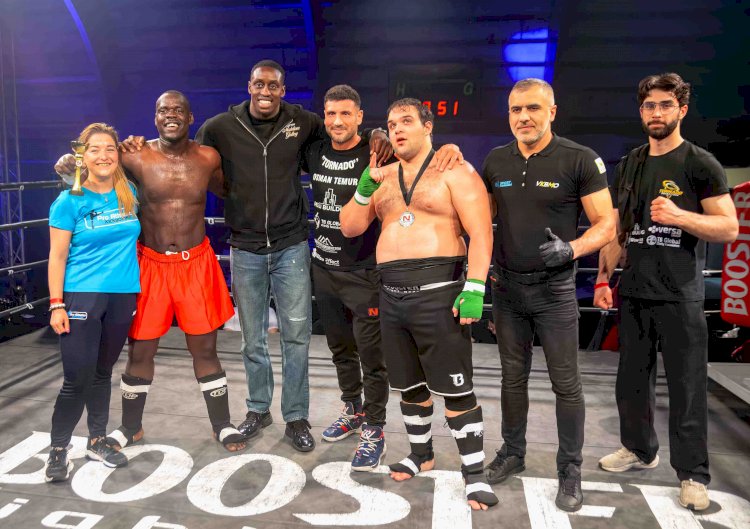 Koersel’de nefes kesen kick boks gecesi: Dünya kemeri için iki Türk sporcu ringde karşılaştı