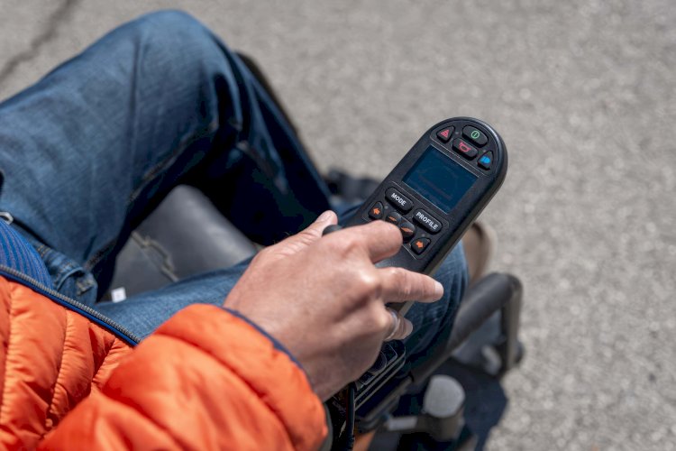 Tekerlekli sandalyede telefon tutmanın cezası: “Engelliye de aynı muamele”
