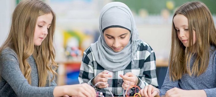 Avusturya’da başörtüsü yasağı yürürlüğe giriyor: Öğretmenlere sorumluluk, okullara sınırlı destek